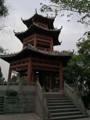 广元～清晨的凤凰山公园