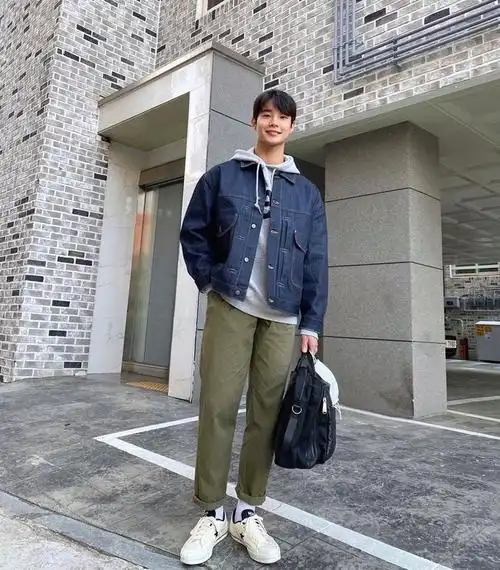 男生穿"卫衣 外套"真的帅气,6套不同潮流搭配,塑造多样气质|开衫|牛仔