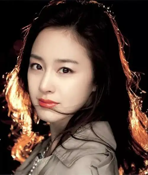 饱满的皮肤需达到充盈,圆润,面部局部组织部位无滑动现象.