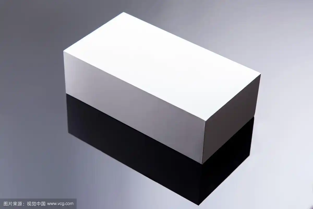 长方形的白色盒子
