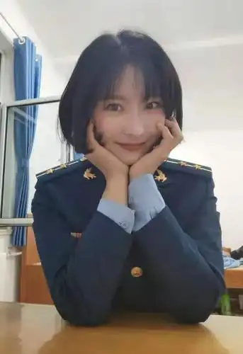 中国女军人,又美又飒