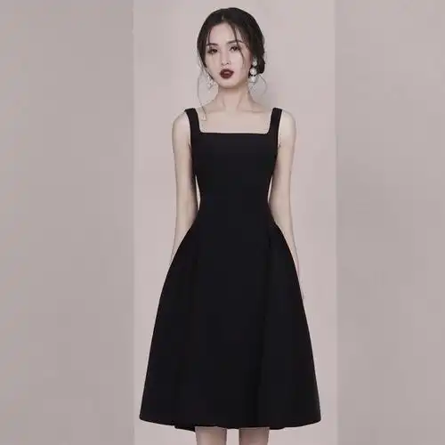 赫本风优雅气质轻奢法式礼服裙2022夏季新款女显瘦方领背带连衣裙