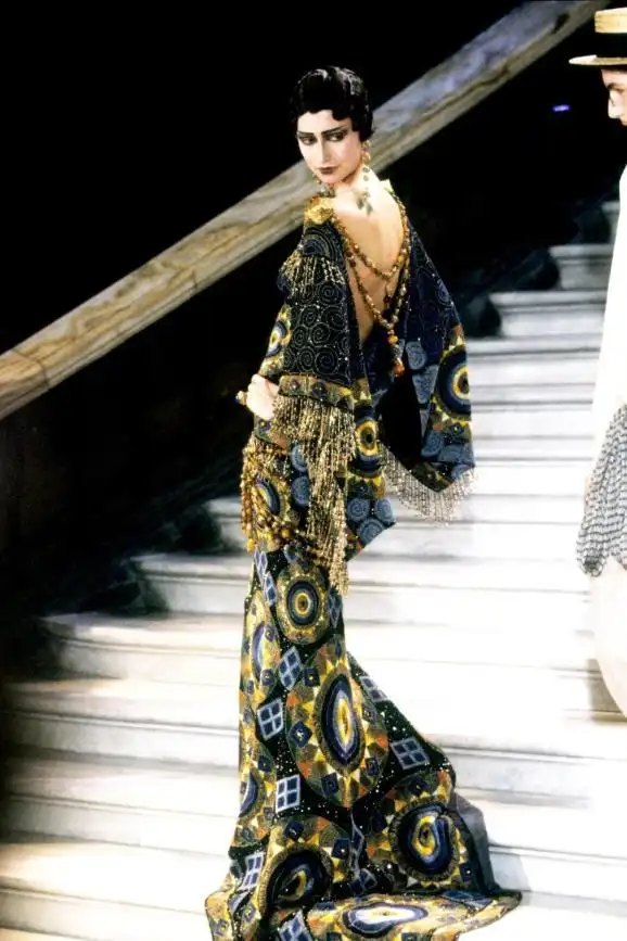 他是全球最邪魅的男人成就了dior最好的15年连戴安娜王妃都被他征服