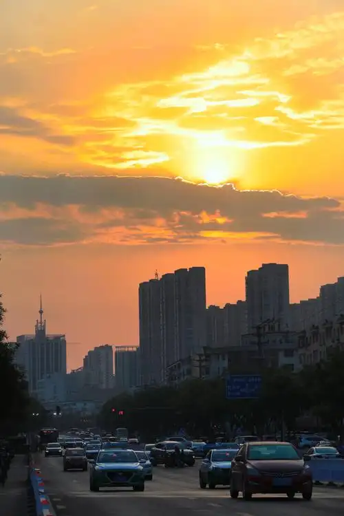 河北衡水落日余晖映晚霞
