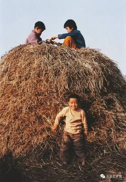 50年的老照片回顾百姓生活!刘统爱摄影五十年回顾展在淄博举办