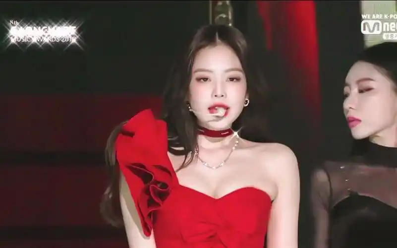 【jennie】b站千万直拍《solo》红玫瑰官方版本!@2019 gma