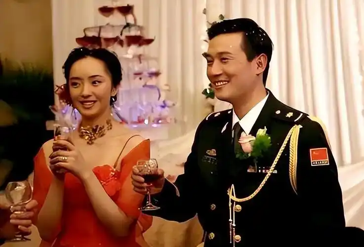 回顾演员徐洪浩比妻子大10岁戏里演父女戏外恩爱幸福惹人羡