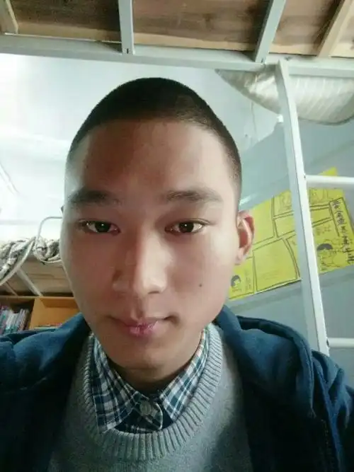 监狱出来哦.哈哈哈哈哈.这个卤蛋头,有点椭圆哩