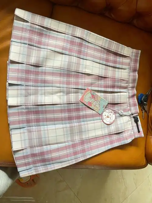 在卖拉链头sbs的大粉格子 可以看看后面几张图的解释 这应该算是精山