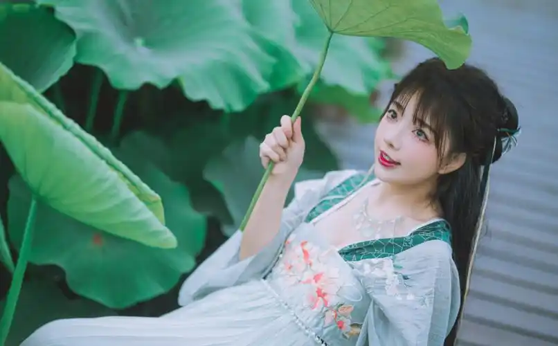 国服第一萝莉王奕萌cos狐妖小红娘涂山苏苏一炮而红