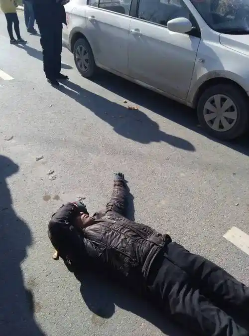 而且教练就在副驾驶.我哥们被撞了十来米远.有没有大神懂法律