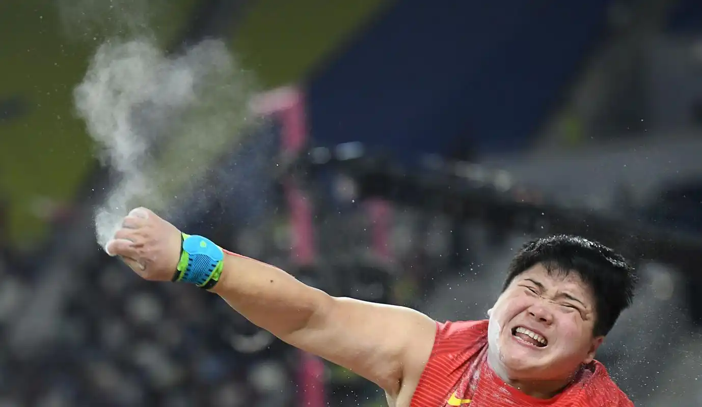 四次征战奥运的传奇铅球手巩立姣,在东京奥运会上以震撼的20米58彝抖