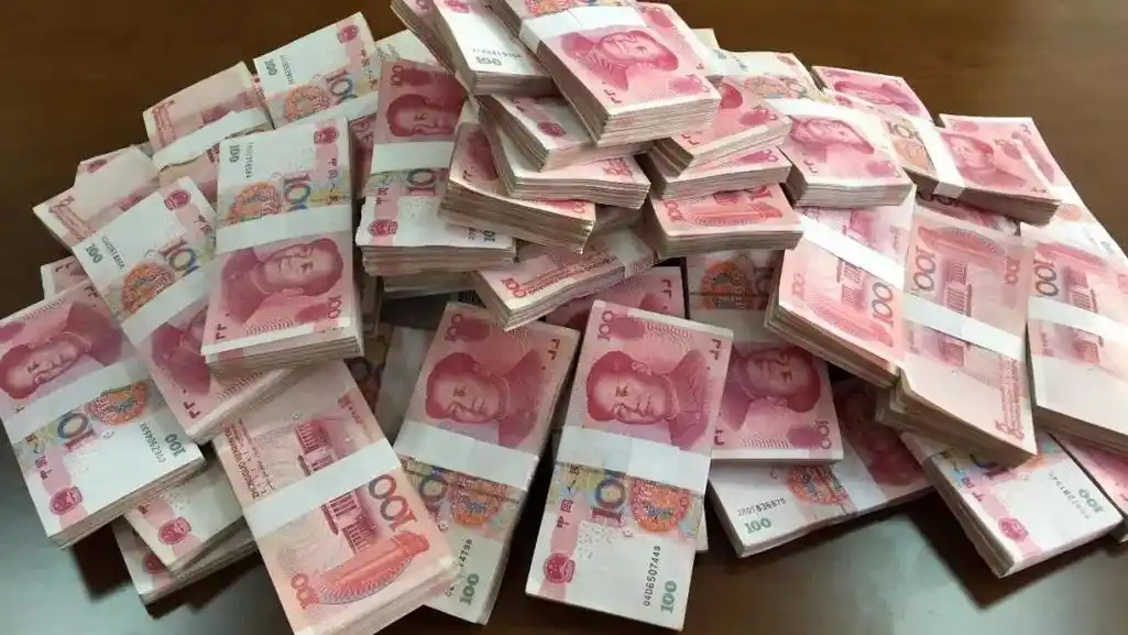 假如你有500万元人民币,全部存定期到银行,1年会有多少利息呢?