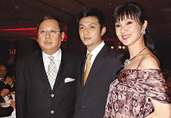 林孝贤感情生活一直多姿多彩,因为父亲的关系,他与不少圈中人稔熟