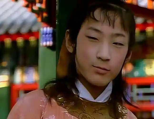 事关袭爵,这可不是小玩笑,所以贾政急急就拦下了:因又拍着贾环的头