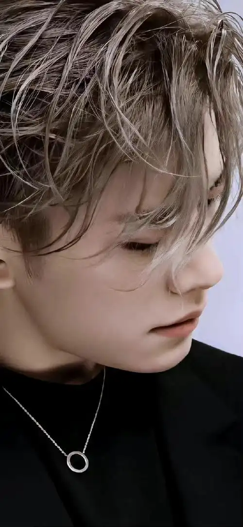 易烊千玺新发色好看##好喜欢易烊千玺新发色