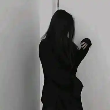 黑白头像背影伤感女 女生头像图片大全 -【爱个性】