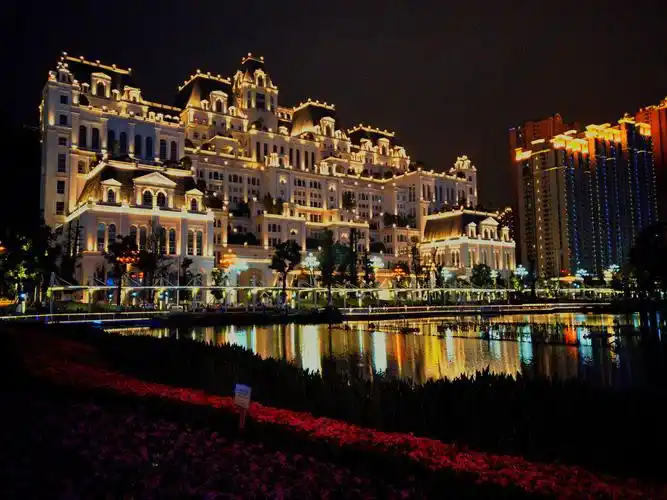 夜晚白宫(贵州贵阳市)