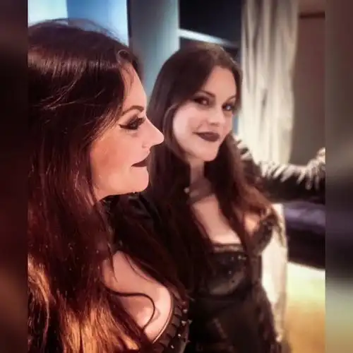 今天是nightwish现任主唱floor jansen的42岁生日!女武神生日快乐!