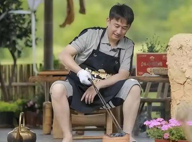 52岁黄磊回应无戏可拍:2年没拍戏,3年没当男主,综艺演戏都停了