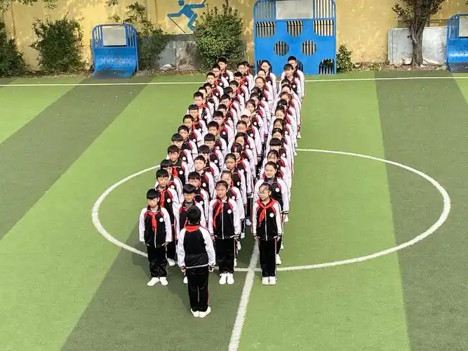 激情无限 放飞梦想——北关区兴安小学开展队列队形比赛活动