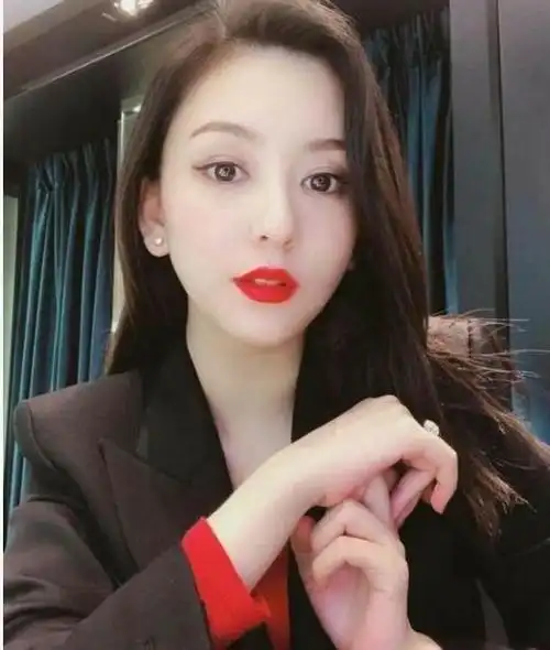 郭富城老婆方媛晒健身照马甲线明显身材太好家中豪宅装修奢华