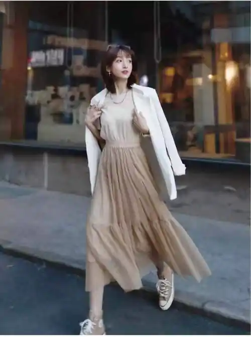 纱裙半身裙搭配什么上衣好看(8种好看的搭配方式)