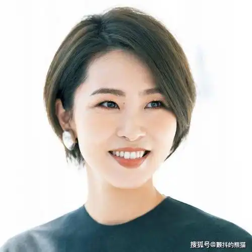 今年流行的洋气短发,减龄气质50岁女人尽量避开满头烫发型试试这几种