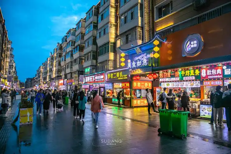 吉林长春:"中国四大园林城市"之一,藏着一条堪称最火的美食街