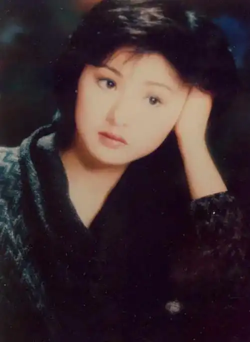 回顾李赛凤:一婚隐婚生子,二婚丈夫让她跌落,至今孤身一人