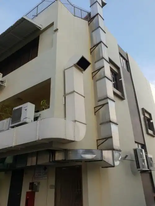 店屋外排烟管被拆业主女儿告管委会理事 理事要求撤销提控被驳回