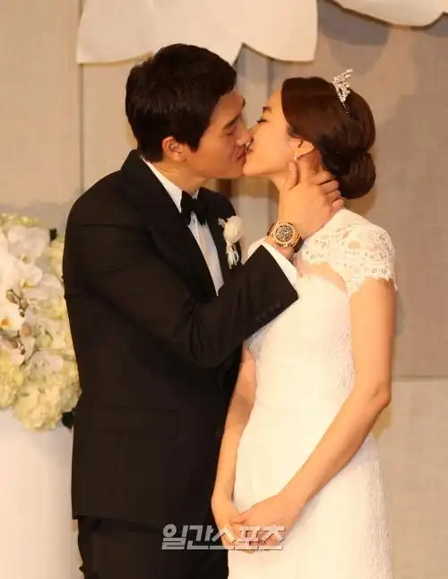 刘智泰,金孝珍2日举行婚礼 文根英郑宇成韩孝珠河智苑宋允儿韩惠珍等