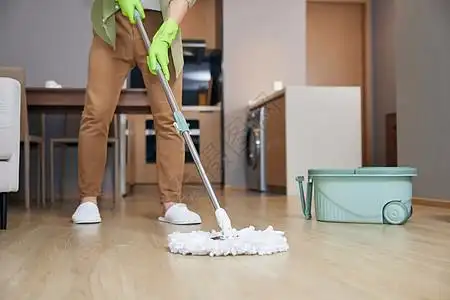 做家务的男孩高清图片免费下载劳动拖地人物高清图片免费下载更新于