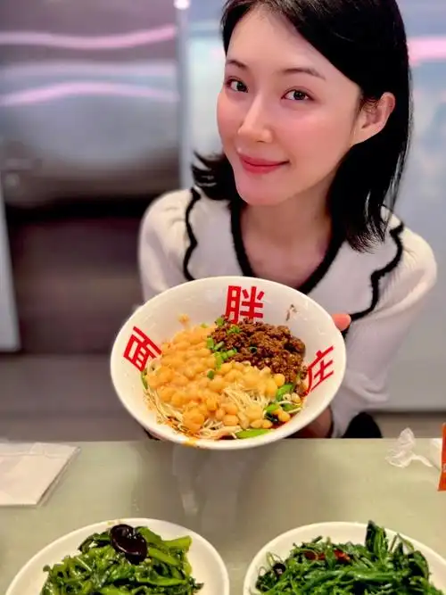 三里屯美食探店新晋面馆胖妹面庄真香