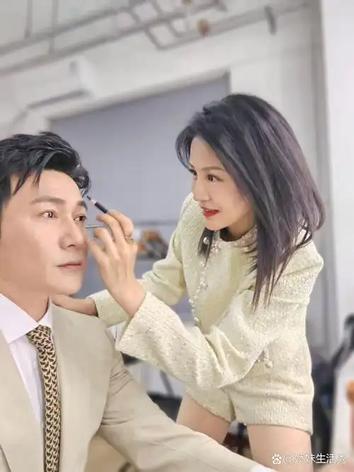 陆毅的妆是鲍蕾化的# 陆毅不语只是一味晒图秀恩爱,参加#2025网络