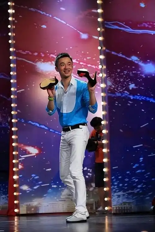 曝51岁上海主持人程雷因肝病去世,本人晒合影回应,知情者曝近况