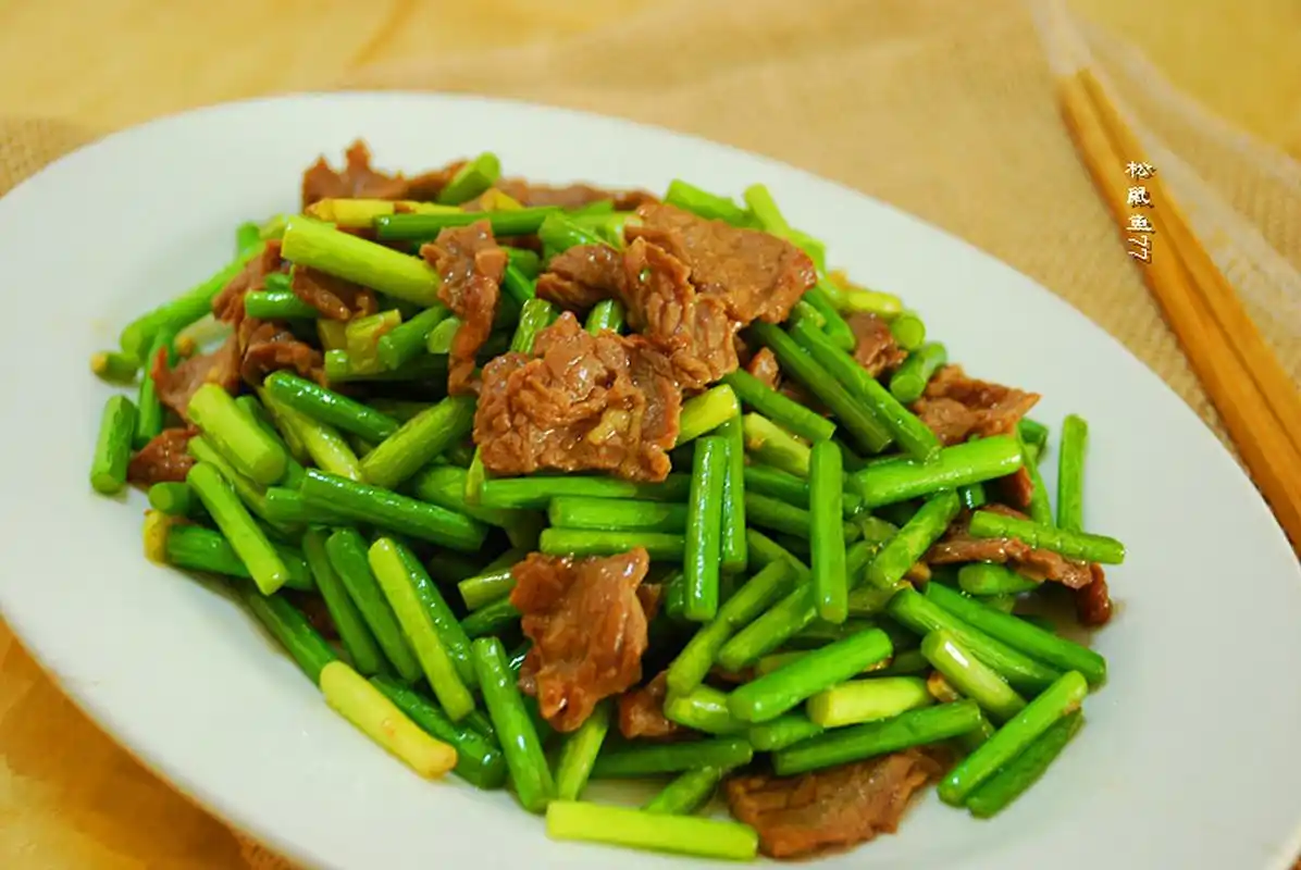 我家"肉食动物"最喜欢吃的几道菜[开心]:啤酒鱼块,牛肉炒蒜薹,红焖