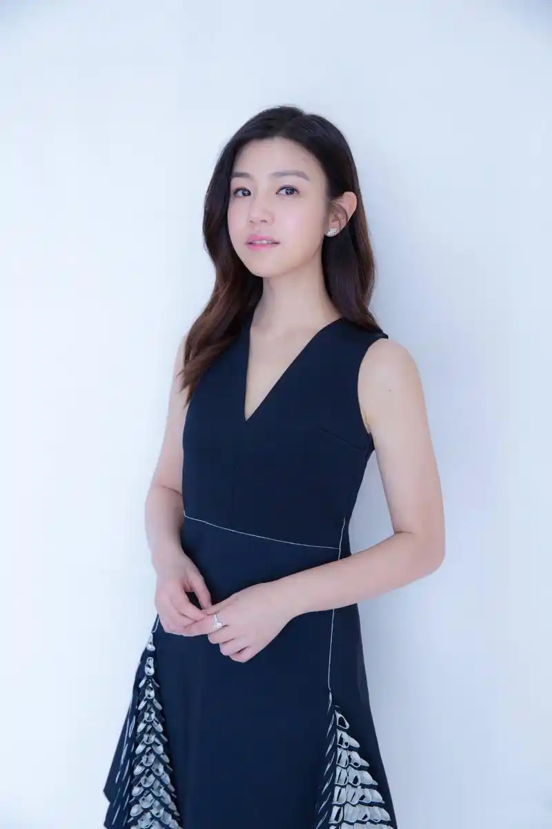 陈妍希:花容月貌,妩媚动人