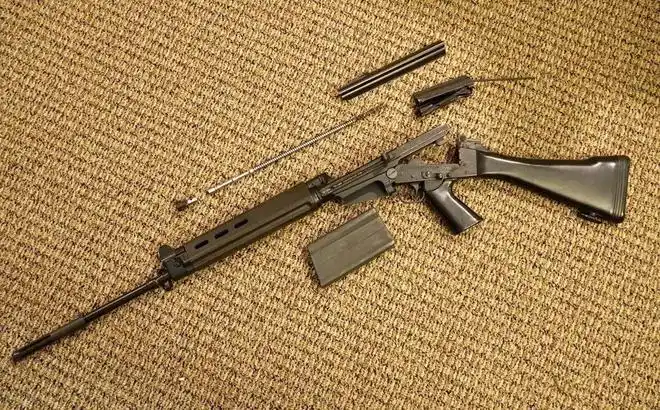 比利时fnfal民用型步枪美国华人展示自由世界的右臂