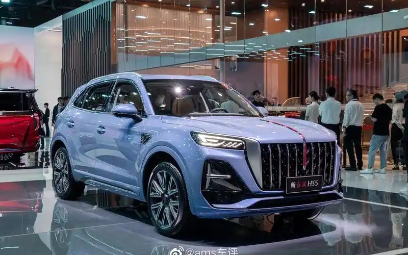 新款红旗hs5已就位,全设计霸气十足,高功率2.0t配8at