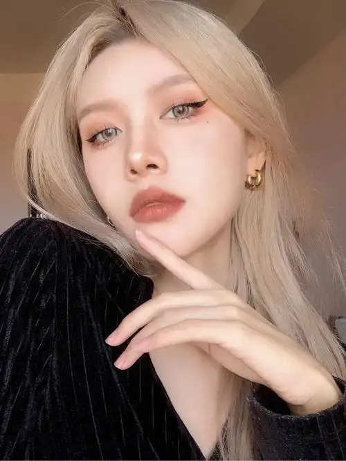 噢|||7715这个发色,真是美到窒息 香槟色发色