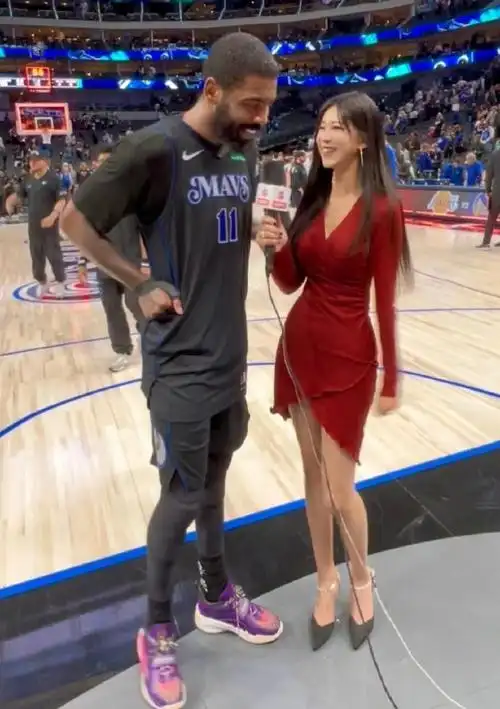 周玲安晒采访美照重磅引援后的独行侠一路北伐士气高涨