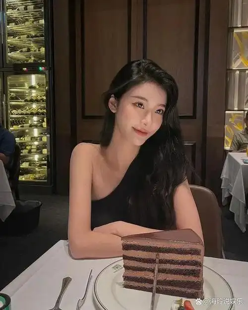 在外网的ins上面,杨琪琪是一位坐拥20万粉丝的大网红级别的美女.