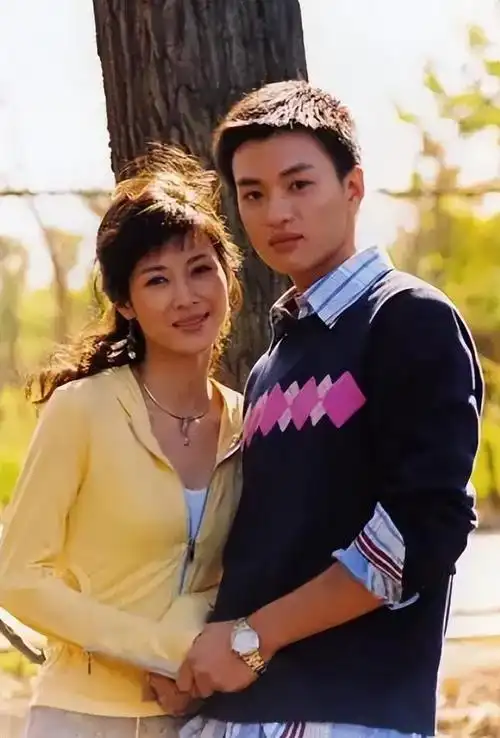 童蕾与周一围相恋5年分手后转身嫁伪富豪