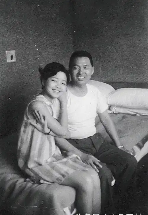 旧照片里的邓丽君65诞辰我只在乎你但君已不再来