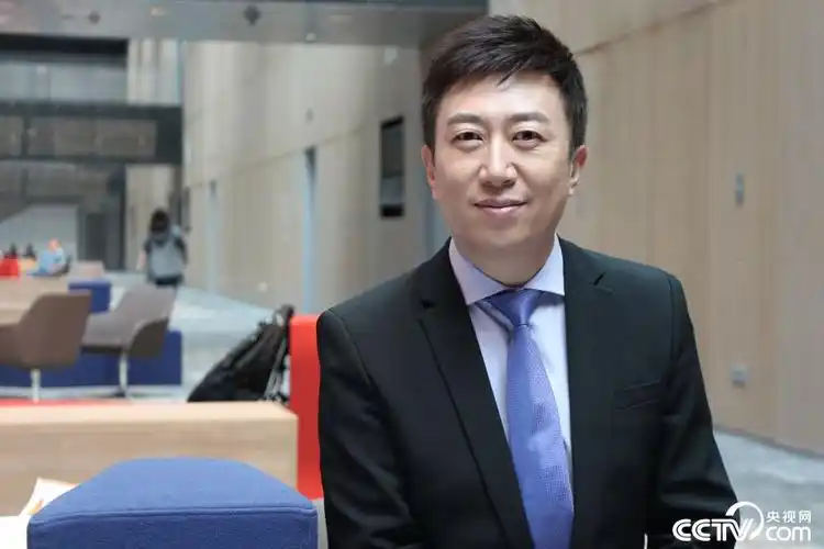 央视财经频道主持人陈伟鸿高清图集_cctv专区