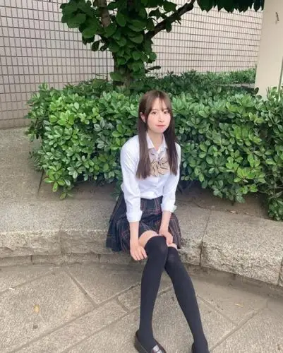 被戏称腿比赤道还长日本美腿高中生混血模特太吸睛