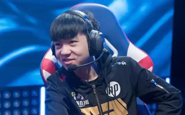 世界第一杰斯khan再秀无敌手速网友热议一秒钟他按了多少键