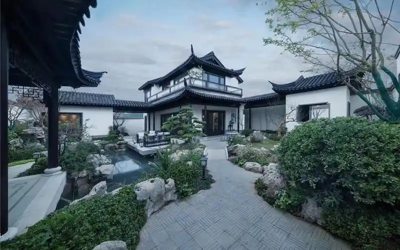 绿城中式迭新作品,坡地上的立体观山院落.度假养老中式合院别墅