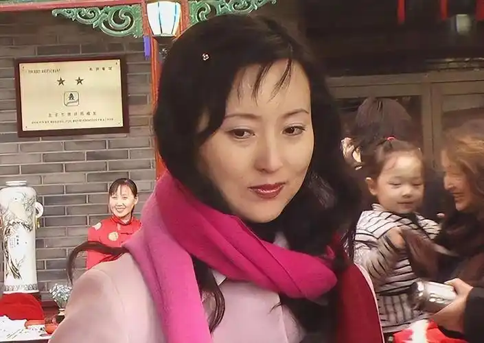 陈晓旭病逝15年了,曾发誓出家的丈夫郝彤,为何1年后就还俗再婚